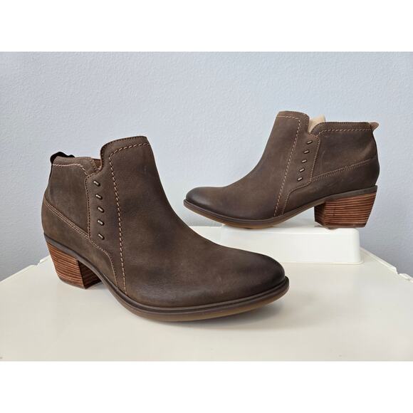 Clarks Neva Lo Brown Leather Booties Women's Size 12 Low Heel Fall Essential - Picture 1 of 5